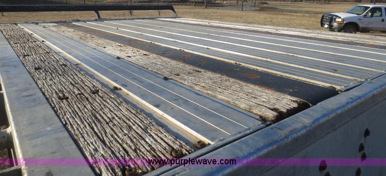 image for item D2243 1993 Fruehauf drop deck trailer