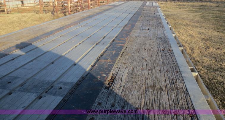 image for item D2243 1993 Fruehauf drop deck trailer