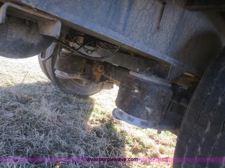 image for item D2243 1993 Fruehauf drop deck trailer