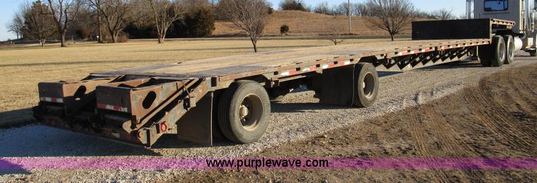 image for item D2267 2004 XL Specialized 80SD spread axle semi trailer