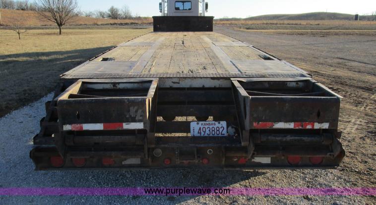 image for item D2267 2004 XL Specialized 80SD spread axle semi trailer