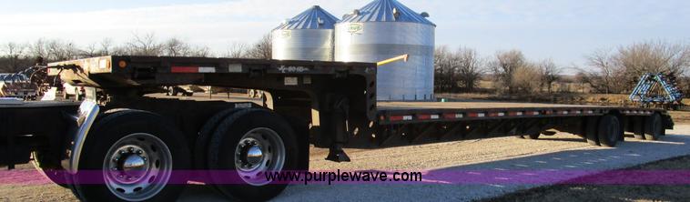image for item D2267 2004 XL Specialized 80SD spread axle semi trailer