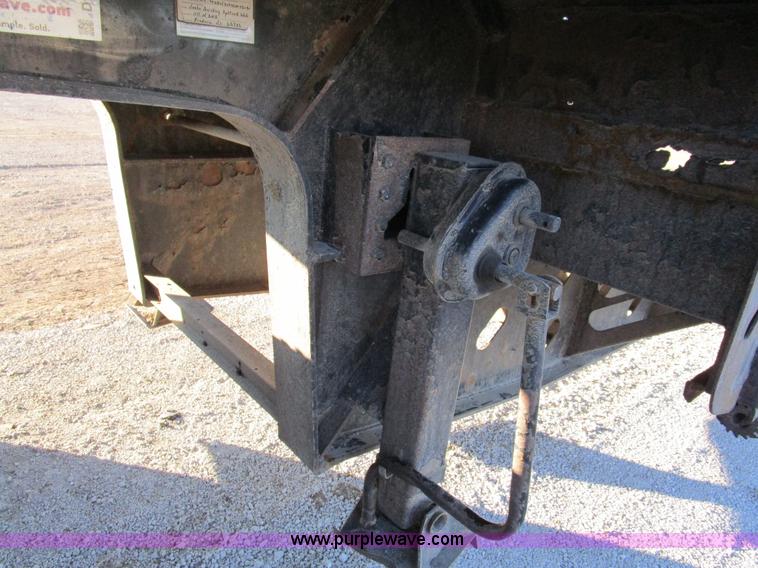 image for item D2267 2004 XL Specialized 80SD spread axle semi trailer