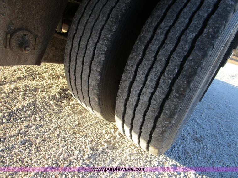 image for item D2267 2004 XL Specialized 80SD spread axle semi trailer