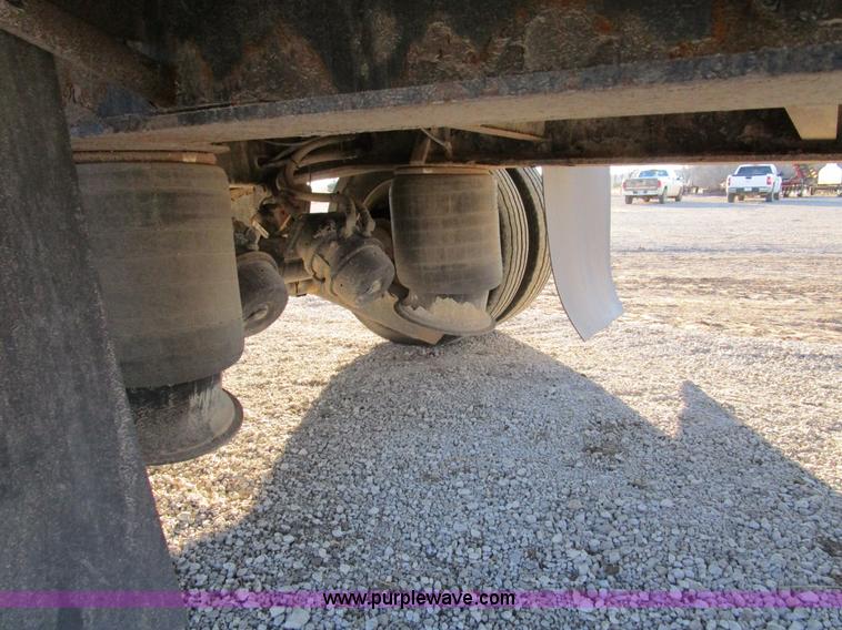 image for item D2267 2004 XL Specialized 80SD spread axle semi trailer