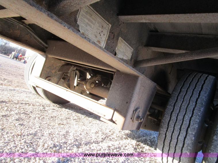 image for item D2267 2004 XL Specialized 80SD spread axle semi trailer