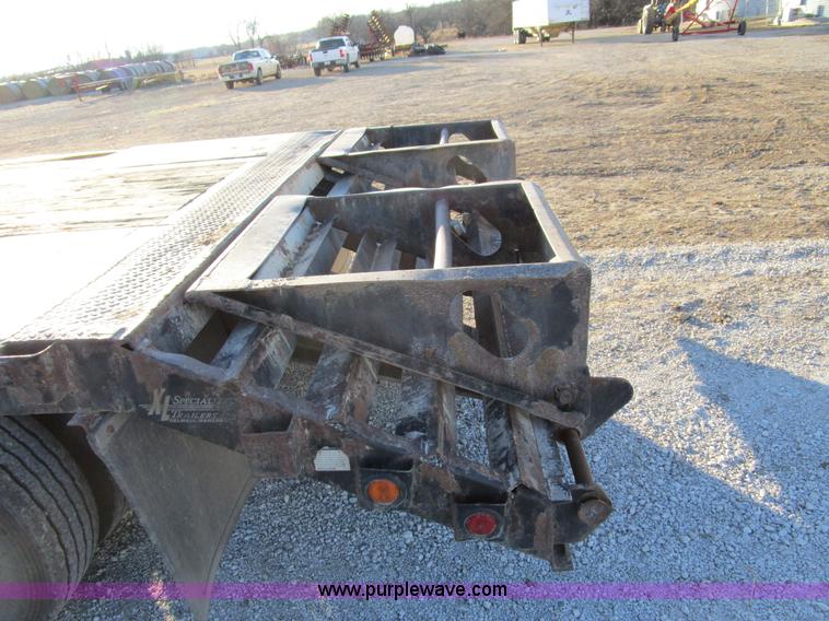 image for item D2267 2004 XL Specialized 80SD spread axle semi trailer