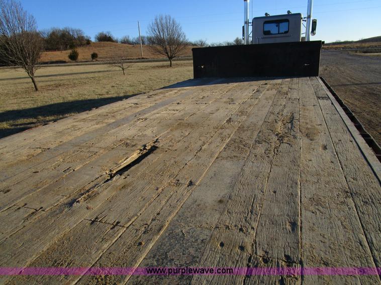 image for item D2267 2004 XL Specialized 80SD spread axle semi trailer