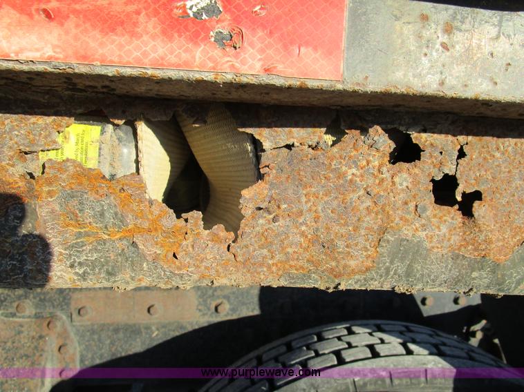 image for item D2267 2004 XL Specialized 80SD spread axle semi trailer