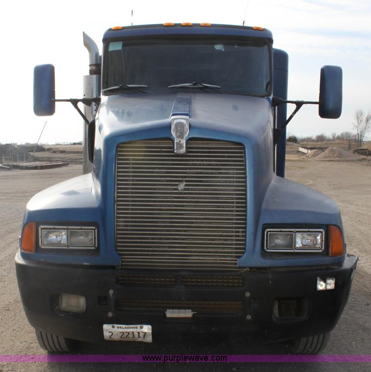 image for item F3454 1993 Kenworth T600 semi truck