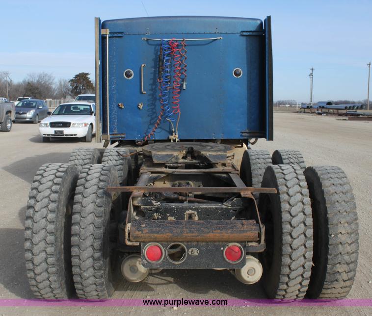 image for item F3454 1993 Kenworth T600 semi truck