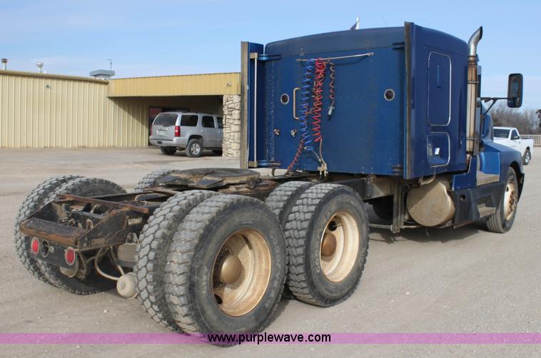 image for item F3454 1993 Kenworth T600 semi truck