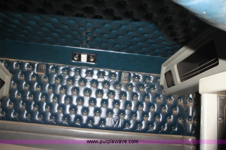 image for item F3454 1993 Kenworth T600 semi truck