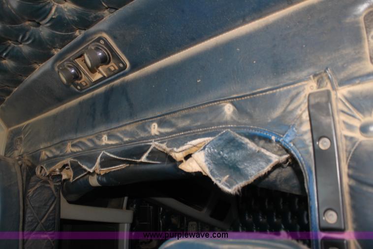 image for item F3454 1993 Kenworth T600 semi truck