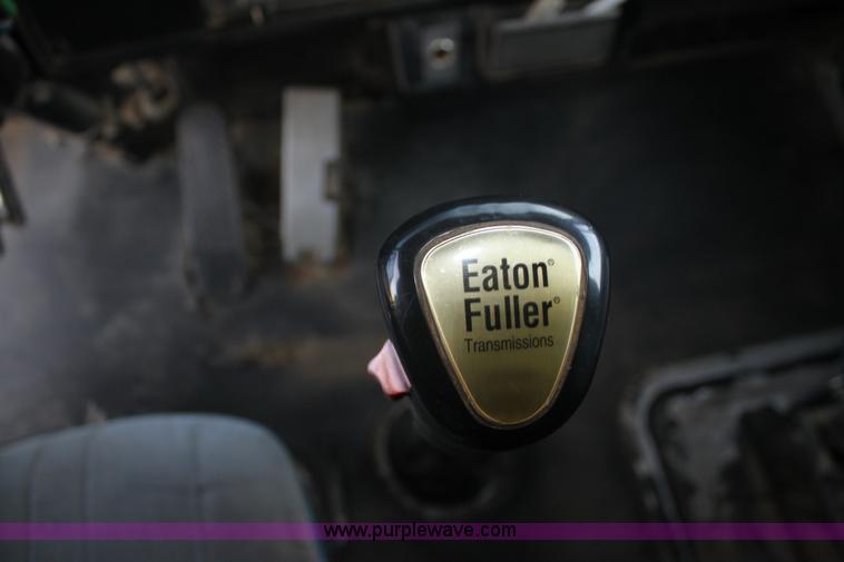 image for item F3454 1993 Kenworth T600 semi truck