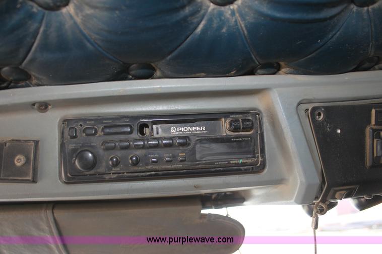 image for item F3454 1993 Kenworth T600 semi truck