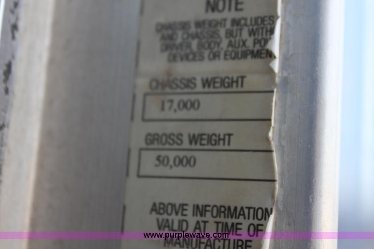 image for item F3454 1993 Kenworth T600 semi truck