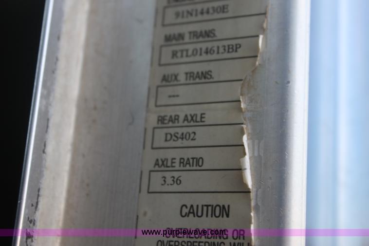 image for item F3454 1993 Kenworth T600 semi truck