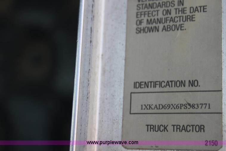 image for item F3454 1993 Kenworth T600 semi truck