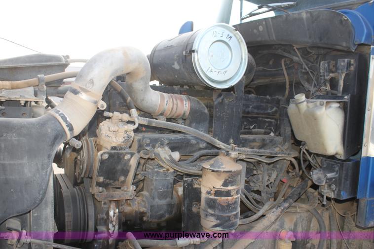 image for item F3454 1993 Kenworth T600 semi truck