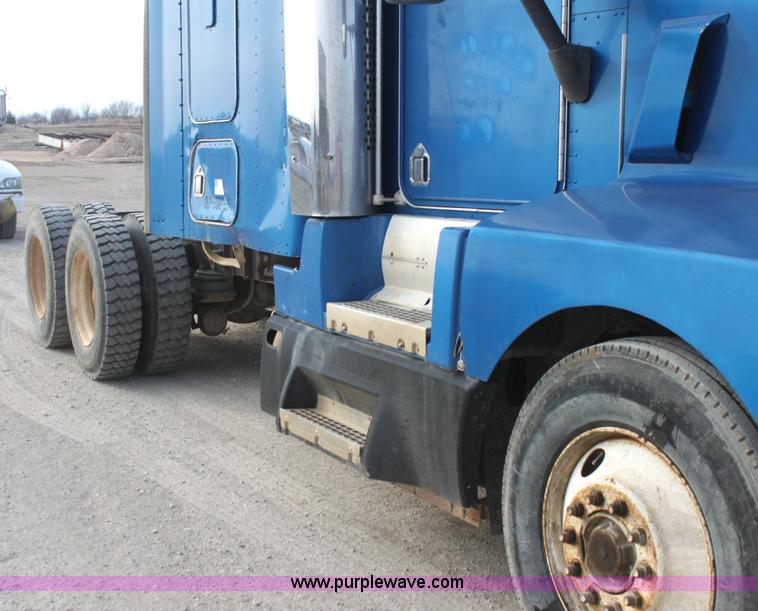 image for item F3454 1993 Kenworth T600 semi truck