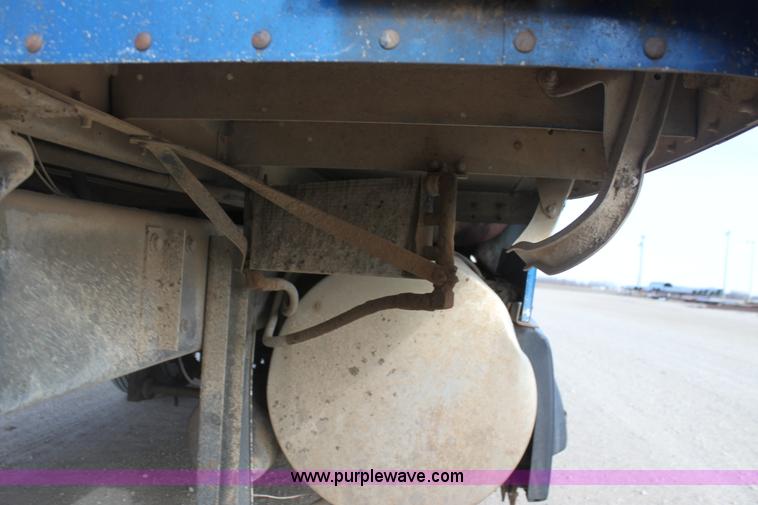 image for item F3454 1993 Kenworth T600 semi truck