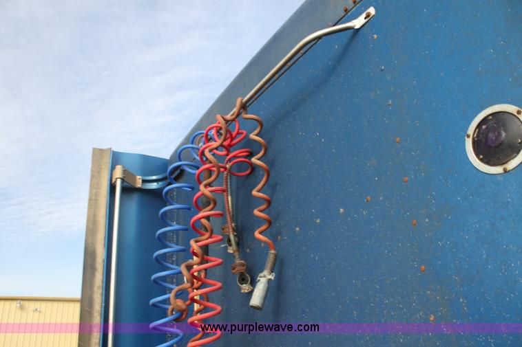 image for item F3454 1993 Kenworth T600 semi truck