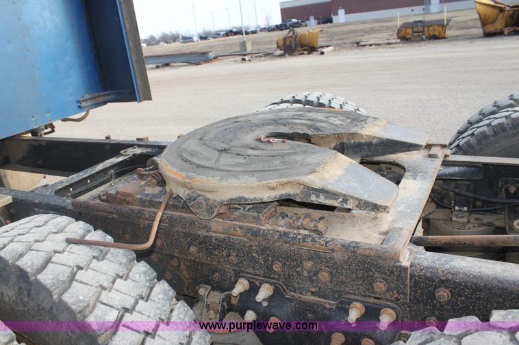 image for item F3454 1993 Kenworth T600 semi truck