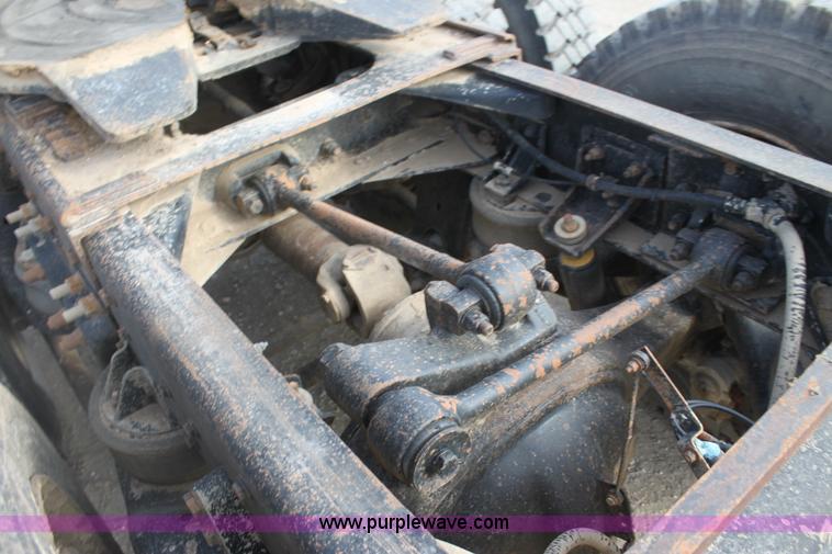 image for item F3454 1993 Kenworth T600 semi truck