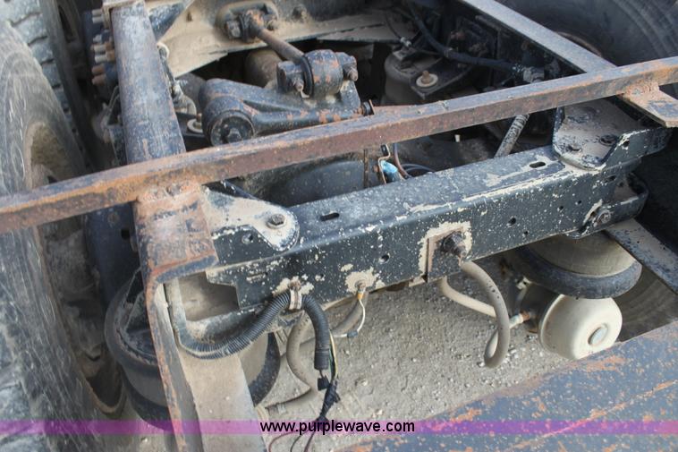 image for item F3454 1993 Kenworth T600 semi truck