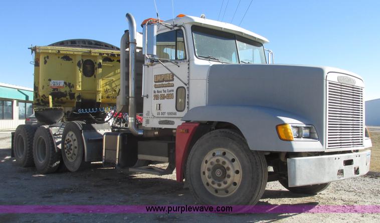 image for item G9838 1994 Freightliner FLD120 semi truck