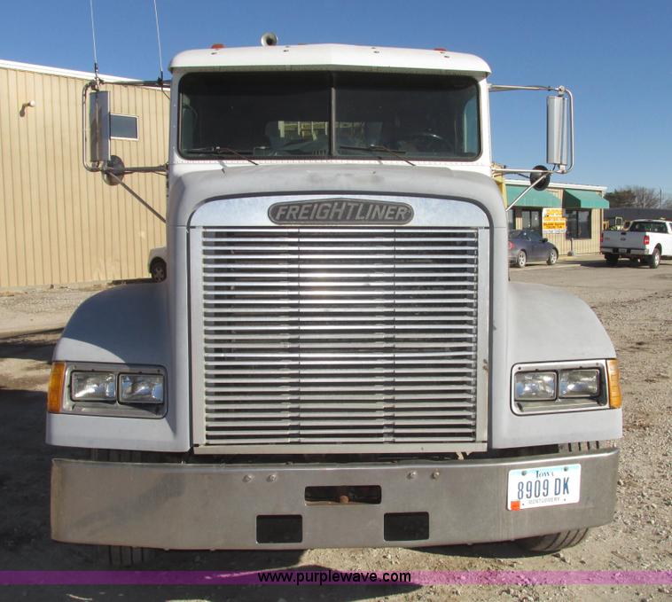 image for item G9838 1994 Freightliner FLD120 semi truck