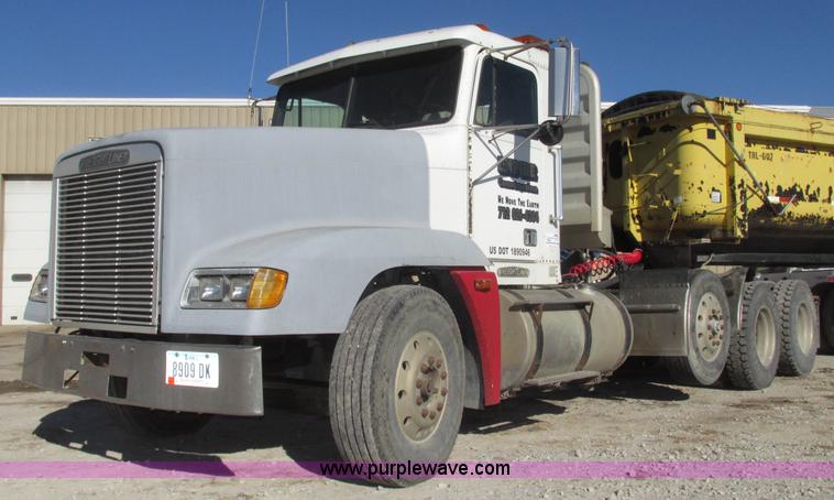 image for item G9838 1994 Freightliner FLD120 semi truck