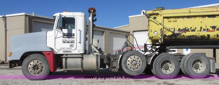 image for item G9838 1994 Freightliner FLD120 semi truck