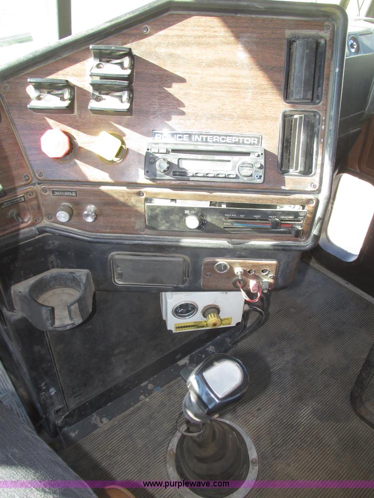 image for item G9838 1994 Freightliner FLD120 semi truck