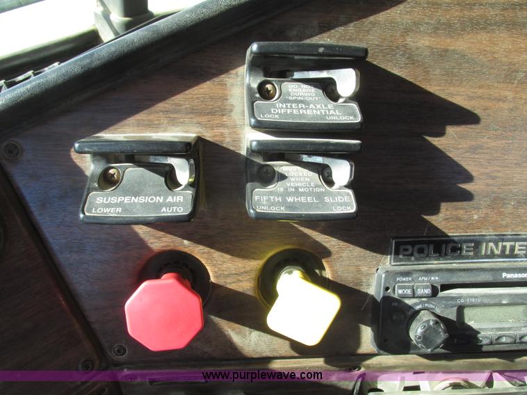 image for item G9838 1994 Freightliner FLD120 semi truck