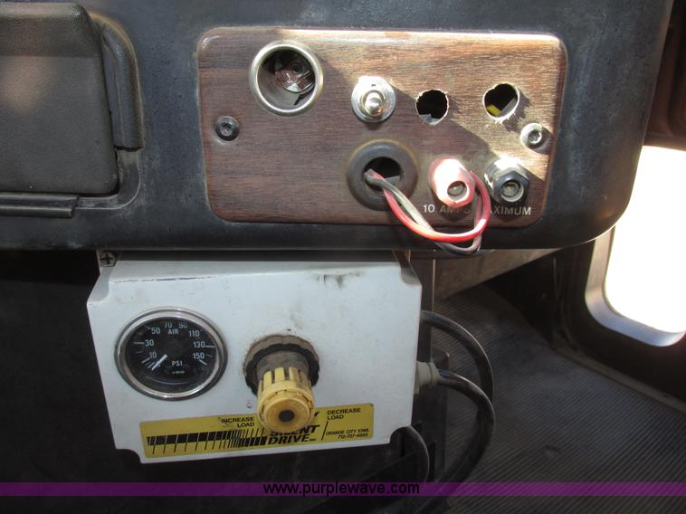 image for item G9838 1994 Freightliner FLD120 semi truck