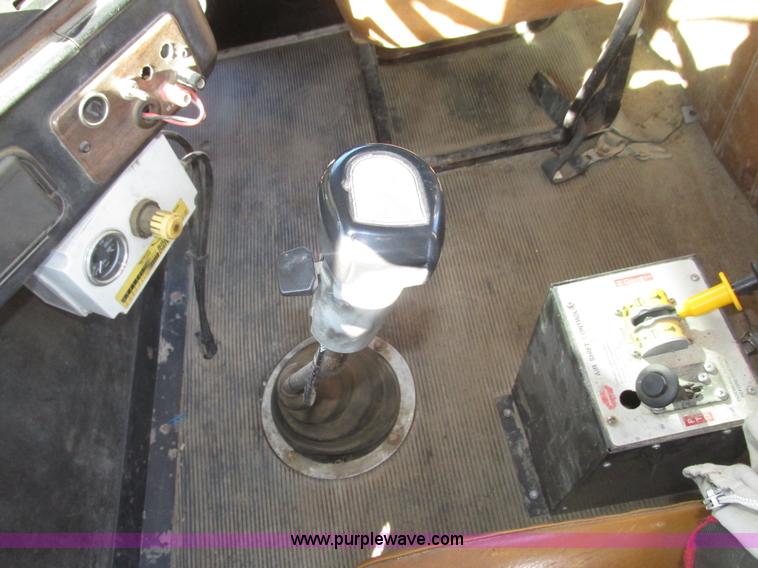 image for item G9838 1994 Freightliner FLD120 semi truck