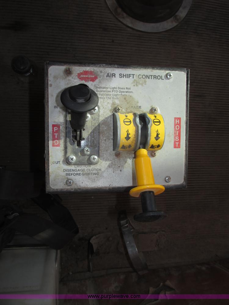 image for item G9838 1994 Freightliner FLD120 semi truck