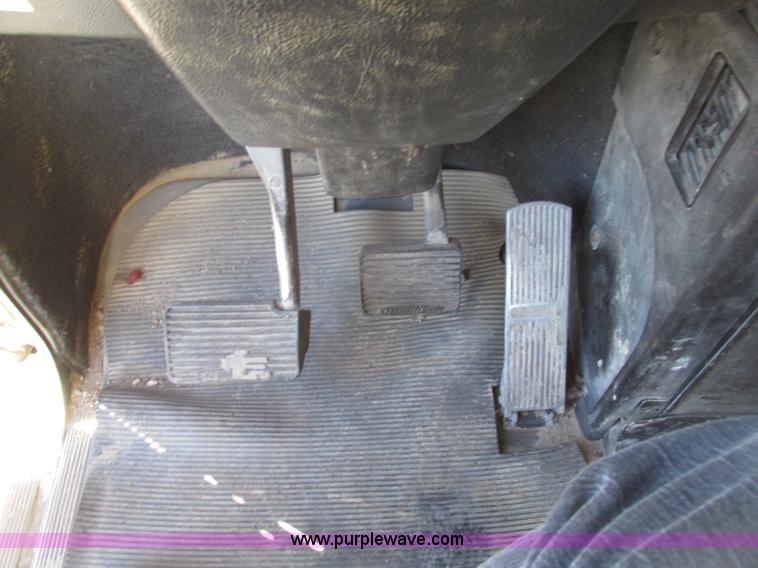 image for item G9838 1994 Freightliner FLD120 semi truck