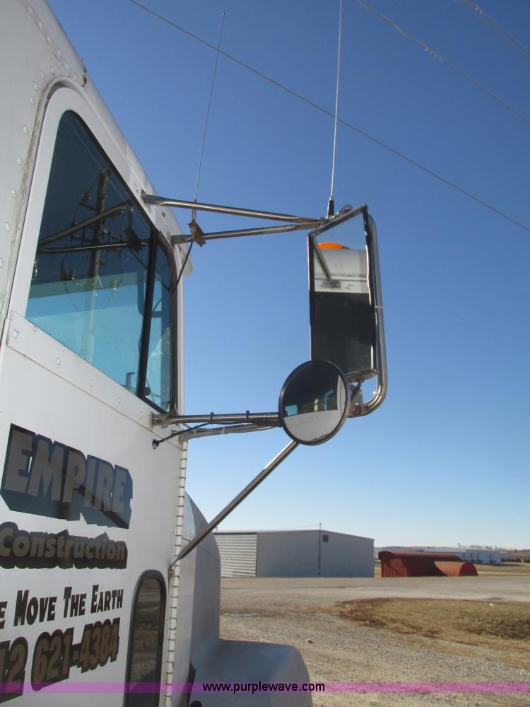 image for item G9838 1994 Freightliner FLD120 semi truck