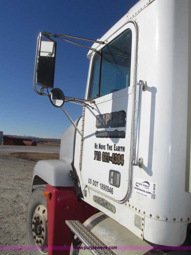 image for item G9838 1994 Freightliner FLD120 semi truck