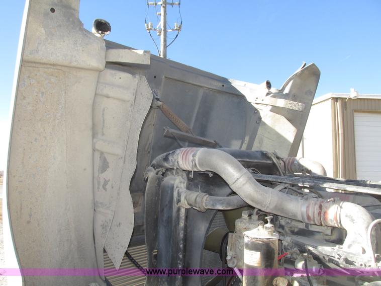 image for item G9838 1994 Freightliner FLD120 semi truck