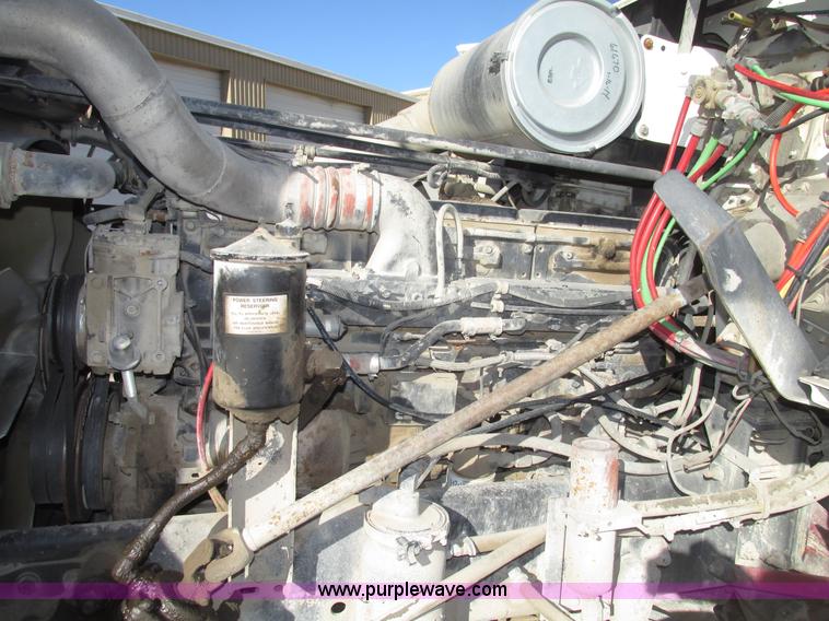 image for item G9838 1994 Freightliner FLD120 semi truck