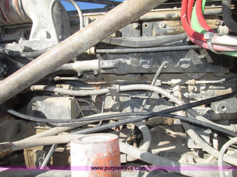 image for item G9838 1994 Freightliner FLD120 semi truck