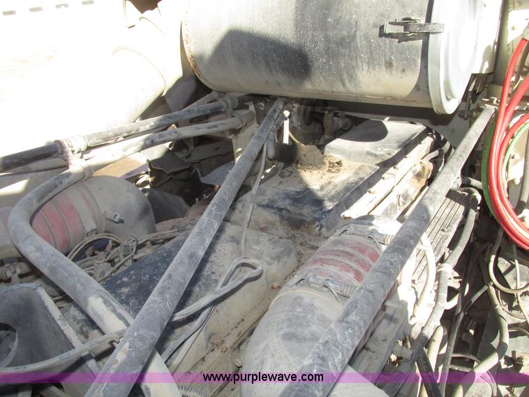 image for item G9838 1994 Freightliner FLD120 semi truck