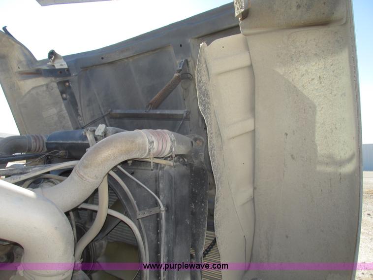 image for item G9838 1994 Freightliner FLD120 semi truck