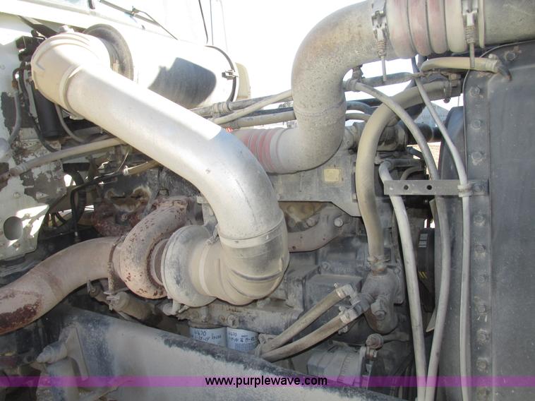 image for item G9838 1994 Freightliner FLD120 semi truck