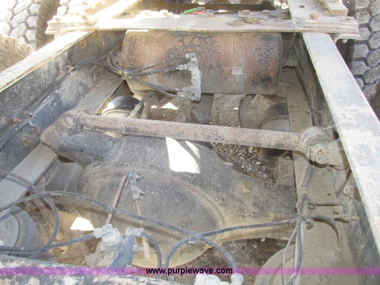 image for item G9838 1994 Freightliner FLD120 semi truck