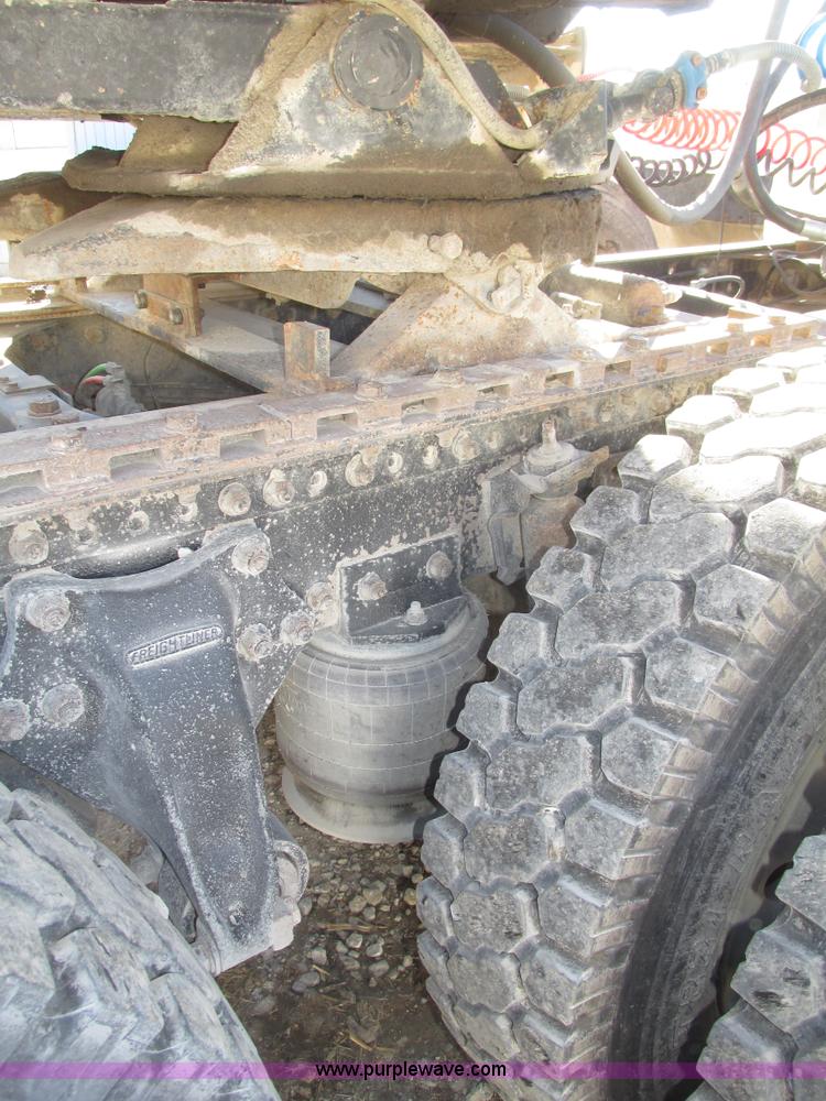 image for item G9838 1994 Freightliner FLD120 semi truck